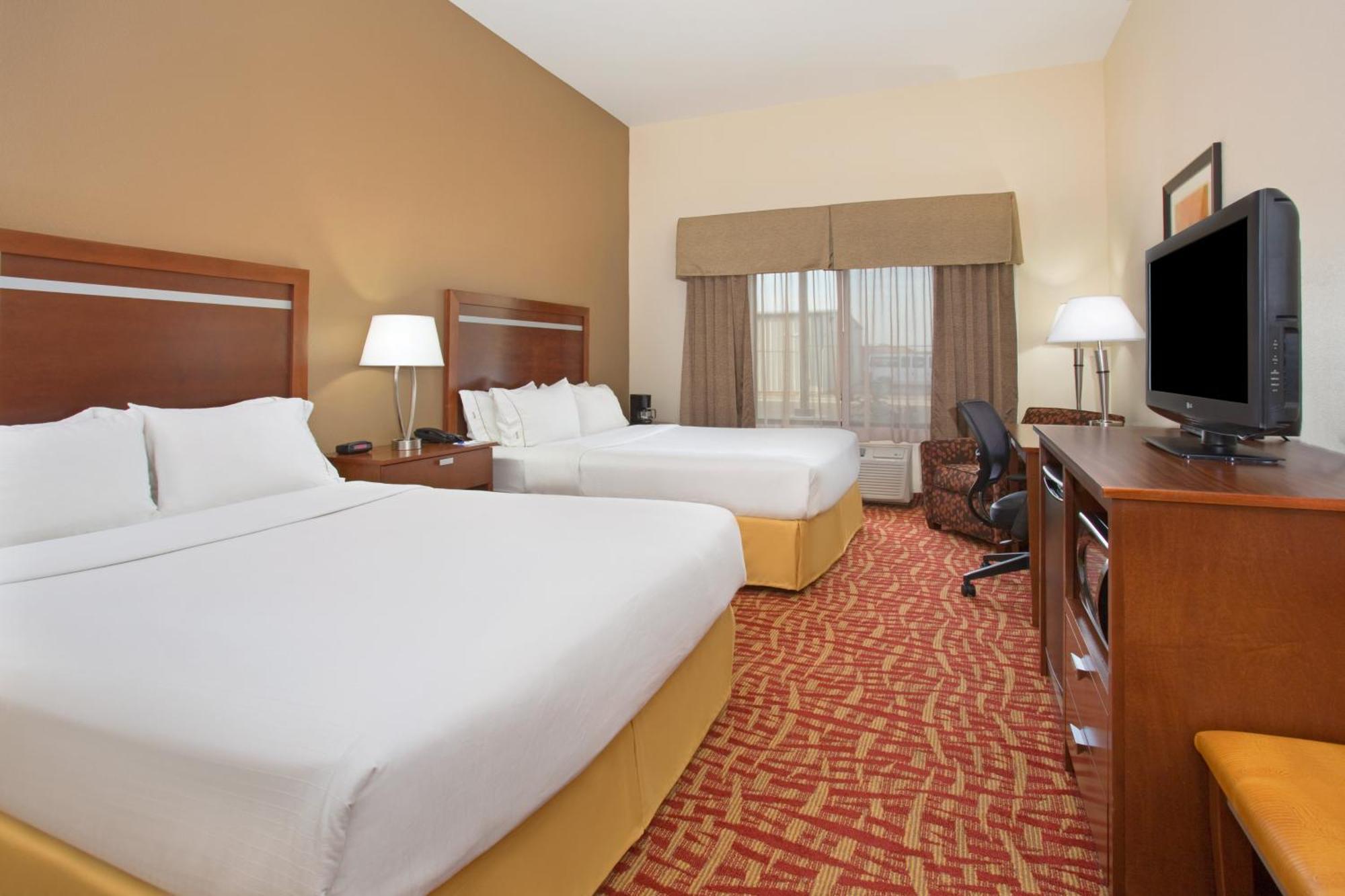 Queen Suite Two Queen Beds