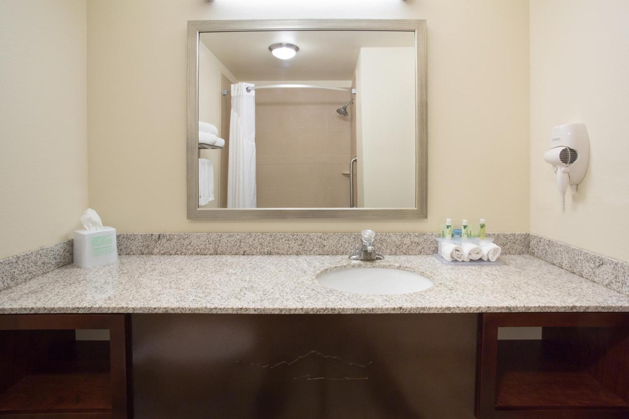 Standard Queen Room Two Queen Beds Pet Friendly